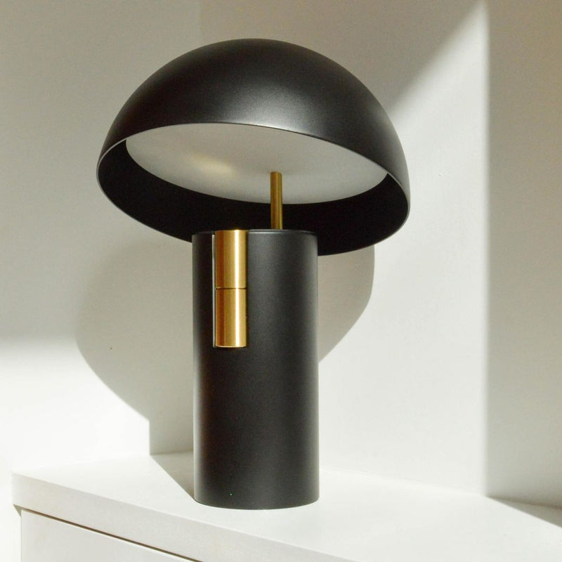 ModernGlow | Elegant Bordlampe med Unik Design