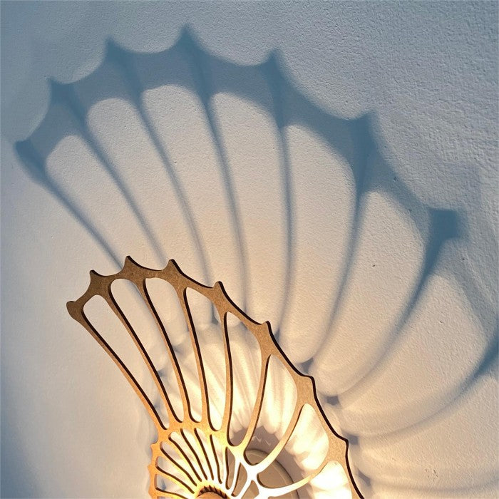 NautilusGlow | Dekorativ Vegglampe i Nautilus-Skall Design