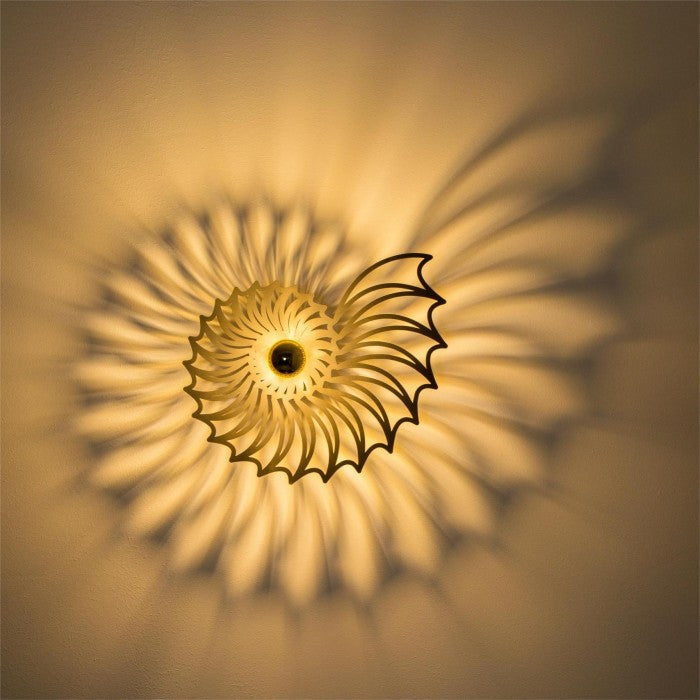 NautilusGlow | Dekorativ Vegglampe i Nautilus-Skall Design