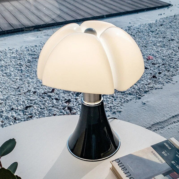 BloomBright | Elegant Bordlampe med Justerbar Høyde